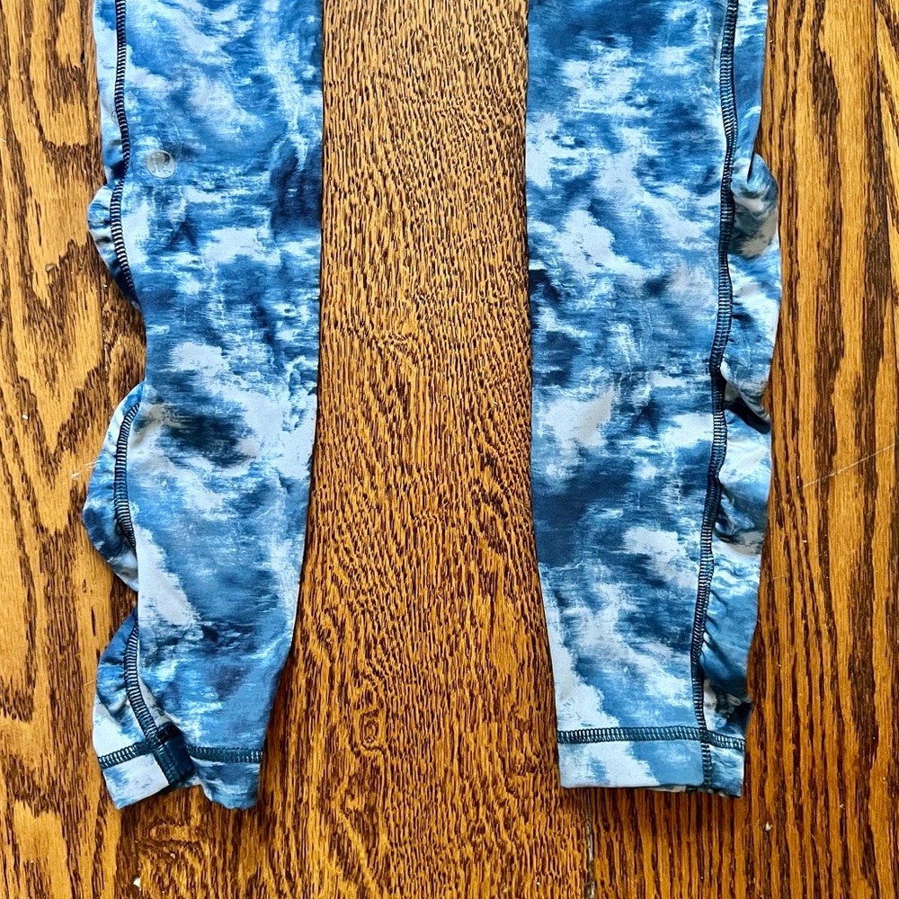 Lululemon Full-Length Cloud Pattern Legging - image 2